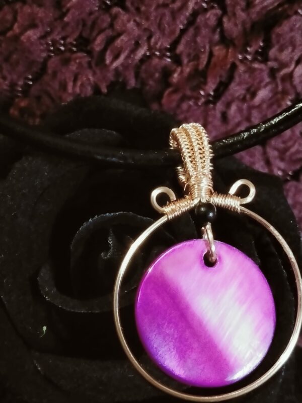 Pendentif lunaire avec bélière tissée en cuivre – Image 3