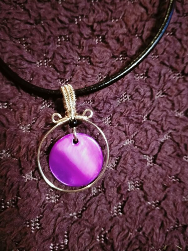 Pendentif lunaire avec bélière tissée en cuivre – Image 4