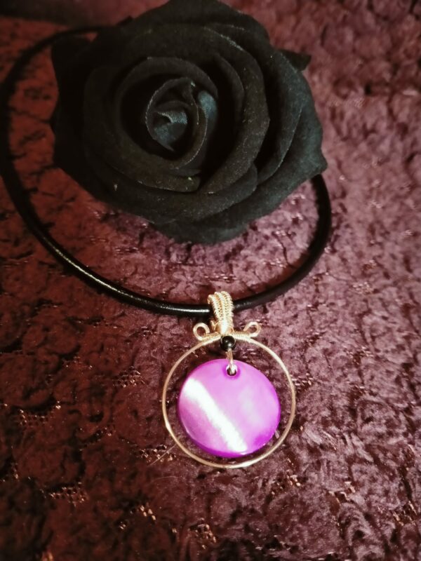 Pendentif lunaire avec bélière tissée en cuivre