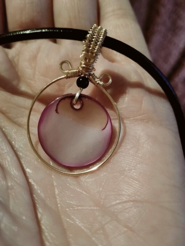 Pendentif lunaire avec bélière tissée en cuivre – Image 7