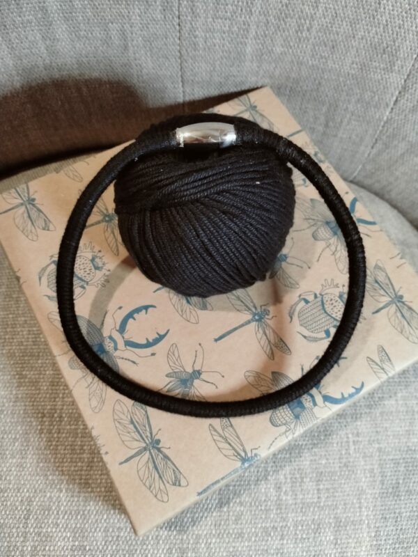 Collier avec un coloris uni