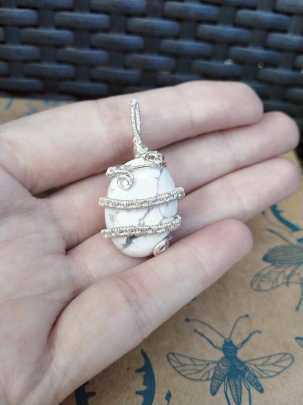 Pendentif tressé avec cabochon en Howlite – Image 2