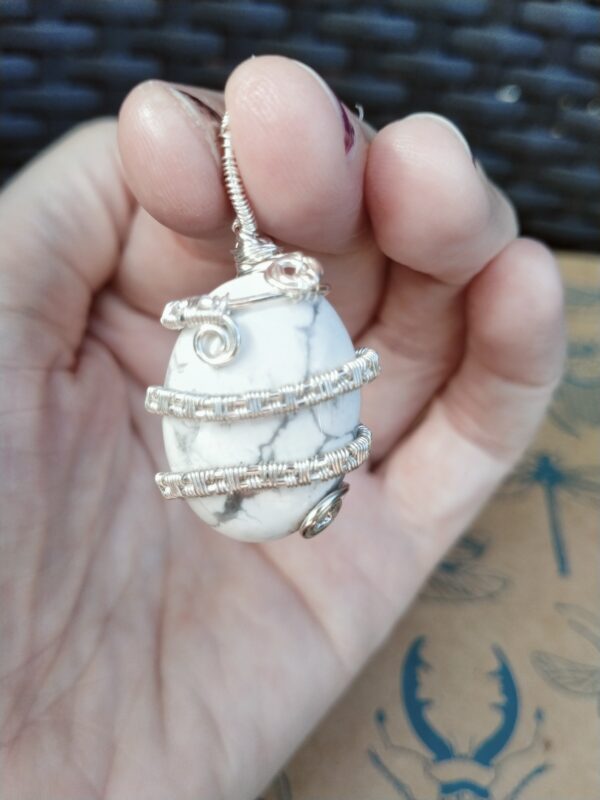 Pendentif tressé avec cabochon en Howlite – Image 3