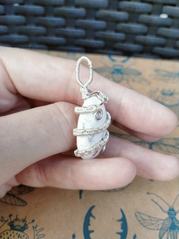Pendentif tressé avec cabochon en Howlite – Image 4