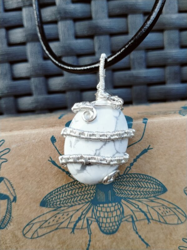 Pendentif tressé avec cabochon en Howlite – Image 5