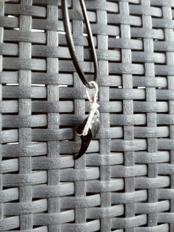 Pendentif Corbeau et perle en fil de cuivre tressé – Image 6
