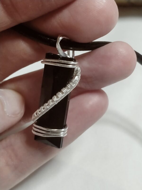 Pendentif "baguette" noire et son tissage accompagné de son collier – Image 7