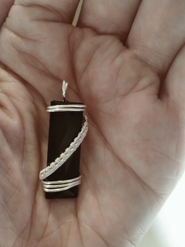 Pendentif "baguette" noire et son tissage accompagné de son collier – Image 6