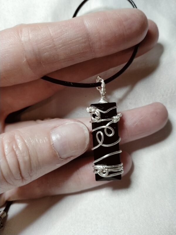 Pendentif "baguette" noire torsadé et son collier – Image 4