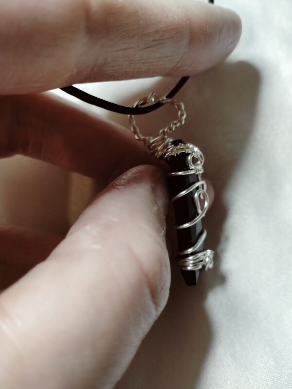 Pendentif "baguette" noire torsadé et son collier – Image 5