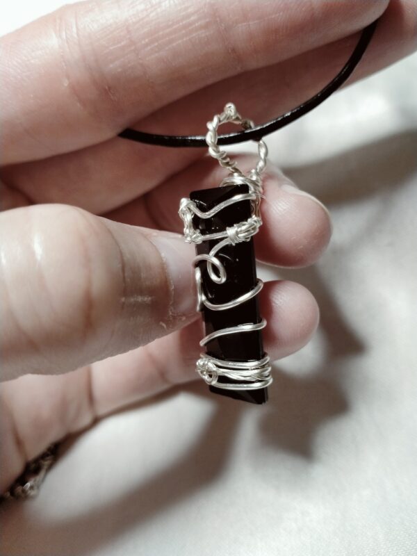 Pendentif "baguette" noire torsadé et son collier – Image 6