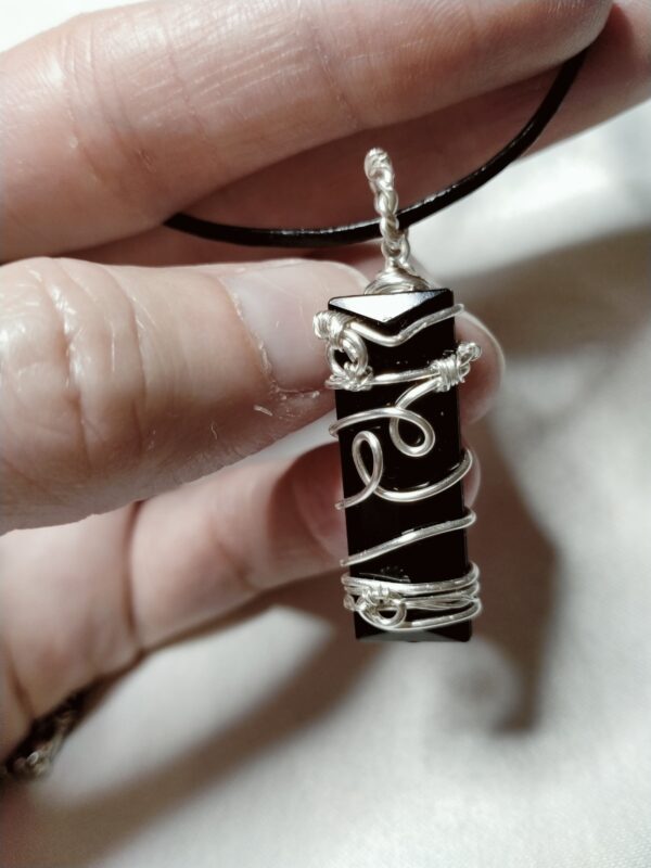 Pendentif "baguette" noire torsadé et son collier – Image 7