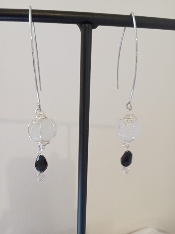 Paire de boucles d'oreilles avec sa citrouille en jade blanc et sa perle de verre – Image 4