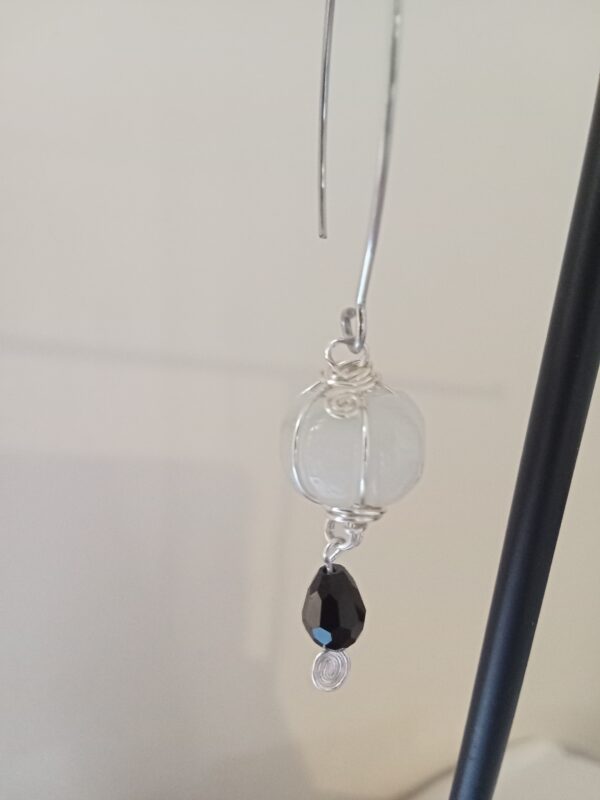 Paire de boucles d'oreilles avec sa citrouille en jade blanc et sa perle de verre – Image 6