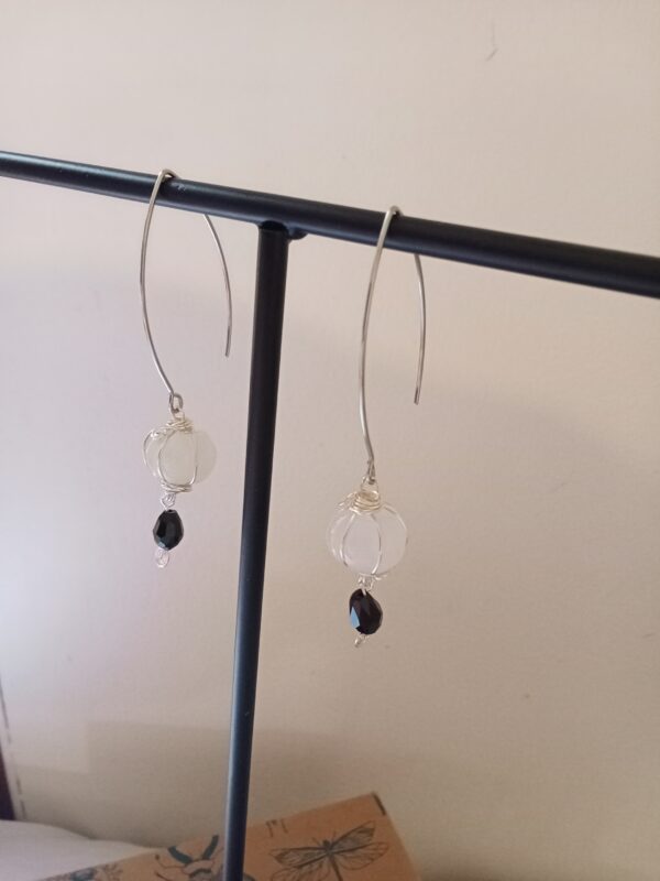 Paire de boucles d'oreilles avec sa citrouille en jade blanc et sa perle de verre