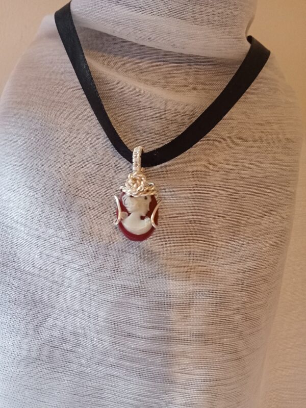 Collier type "choker" avec son Camée Lie de vin et sa couronne – Image 4