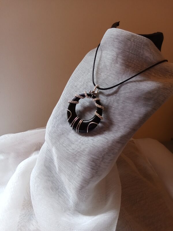 Pendentif "donut" romantique tissé et son collier – Image 4