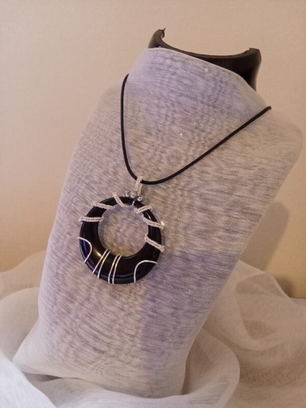 Pendentif "donut" romantique tissé et son collier