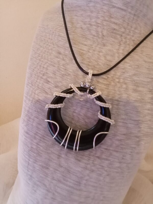 Pendentif "donut" romantique tissé et son collier – Image 3