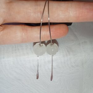 Paire de boucles d'oreilles avec sa citrouille en jade blanc et son fil de cuivre texturé