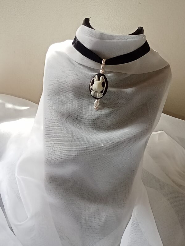 Collier type "choker" avec son Camée Lapin et sa perle de verre en forme de goutte – Image 7